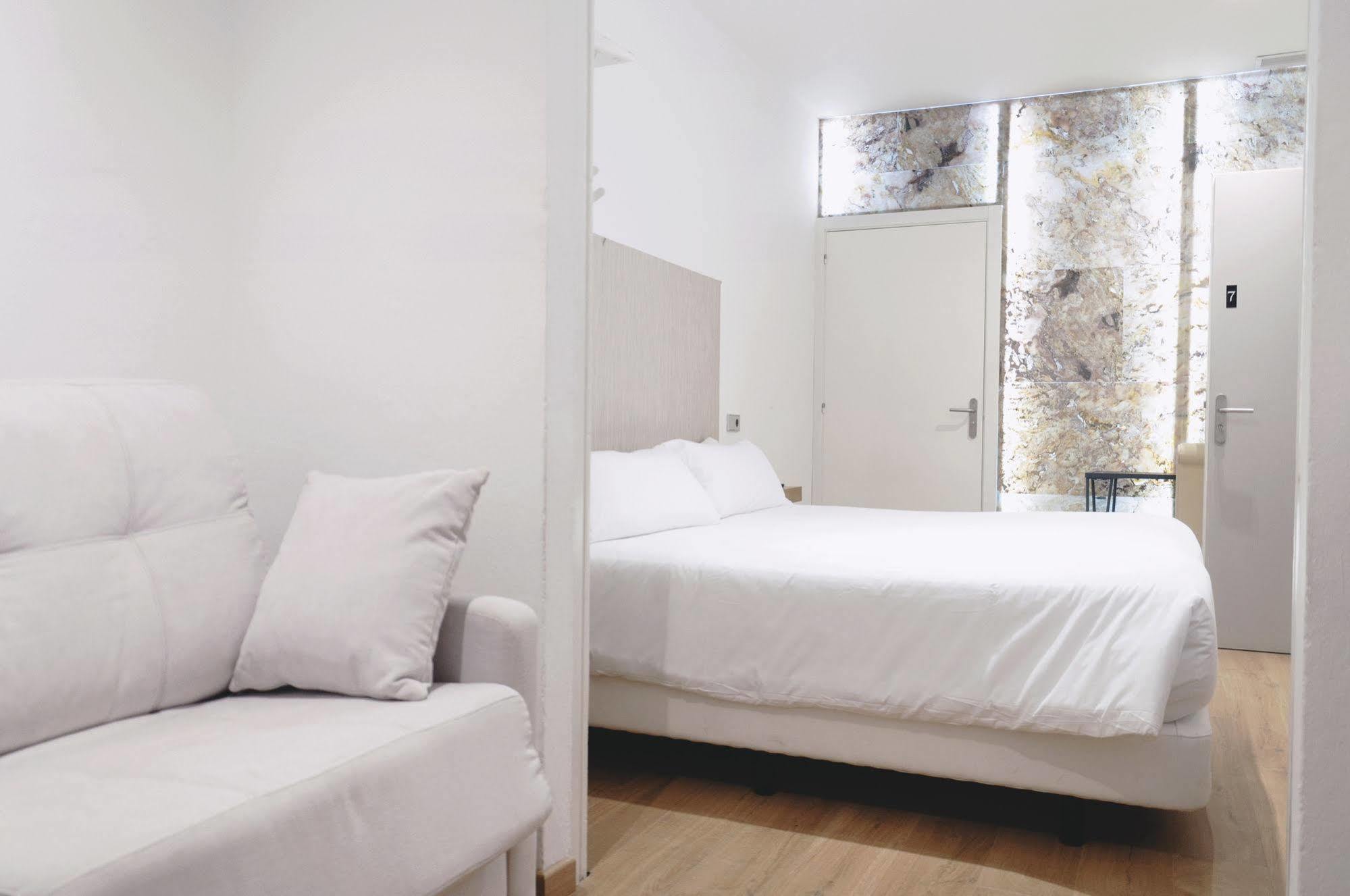 Cosmopolitan Boutique Rambla Hotel Barcelona Exterior photo